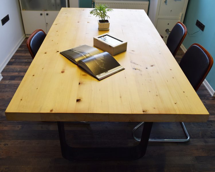 میز جلسه چوبی خود رنگ پایه آهنی