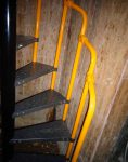 پله مارپیچ فلزی با نرده نهالسان