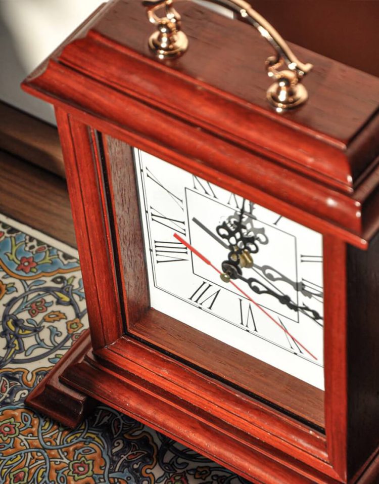 ساعت رومیزی کلاسیک چوبی