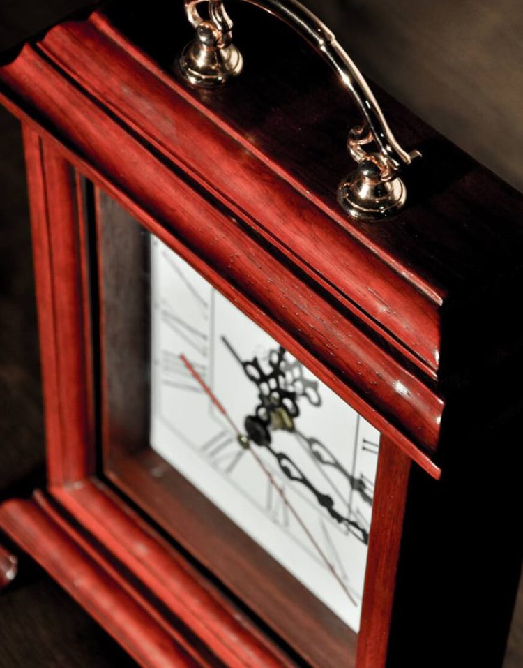ساعت رومیزی کلاسیک چوبی
