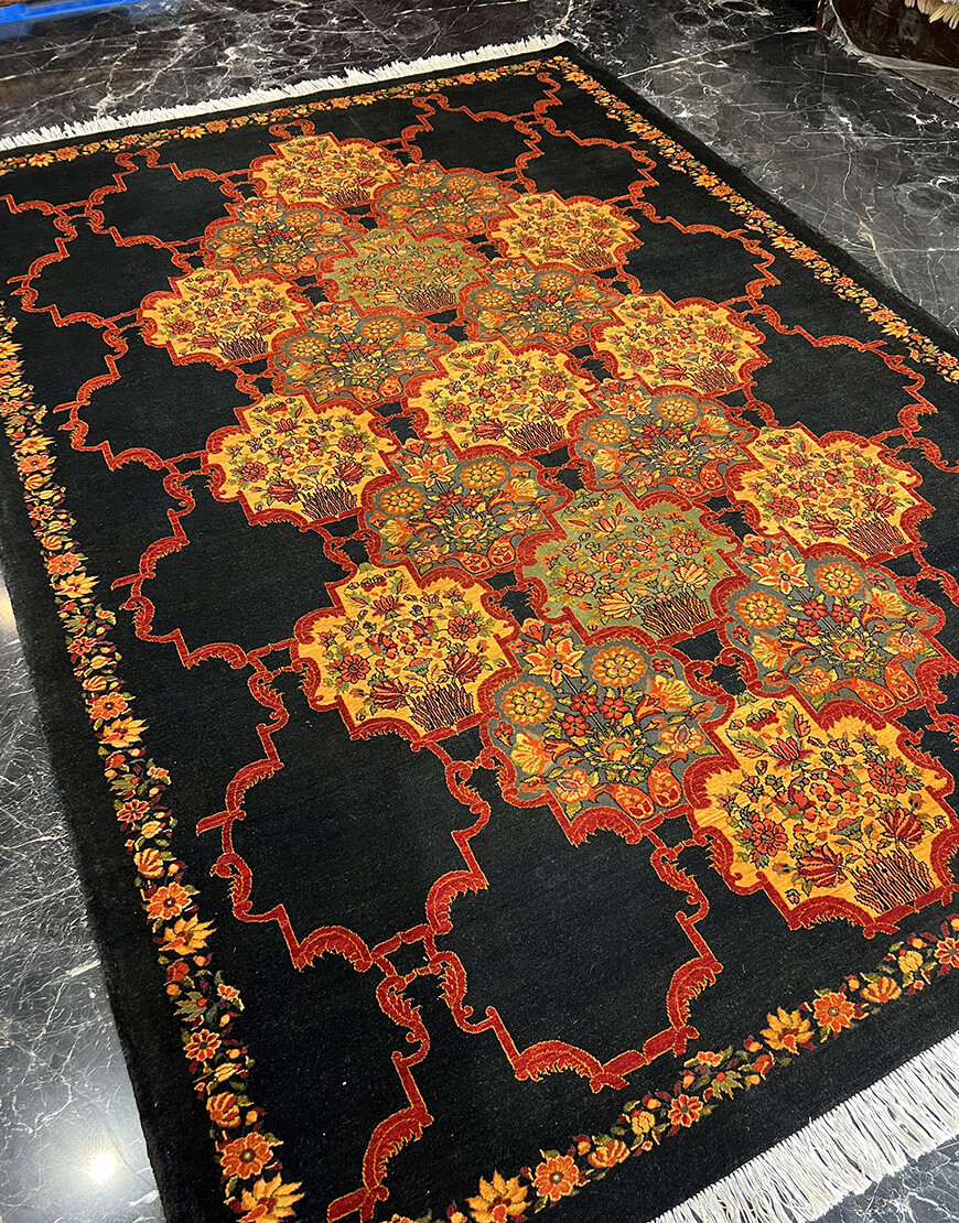 فرش دستباف مشکی نقش گلدانی کد 141