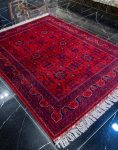 قالیچه دستباف نقشه ستاره ای کرک براق زمینه لاکی کد 38965