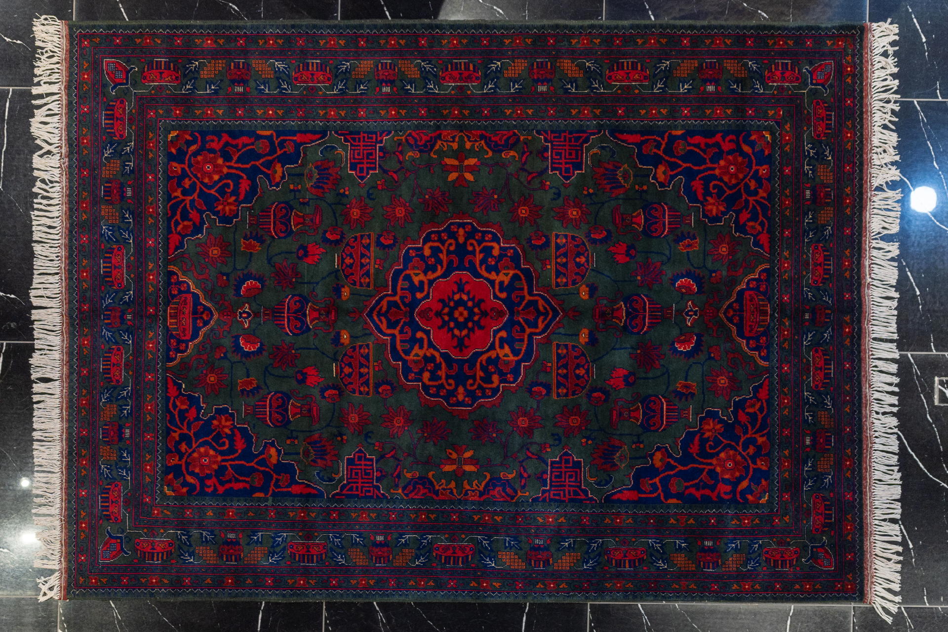 handmade persian carpet code39128 0 - فرش دستباف نقشه جام شراب کرک براق زمینه سبز و لاکی کد 39128 -  - area-rugs