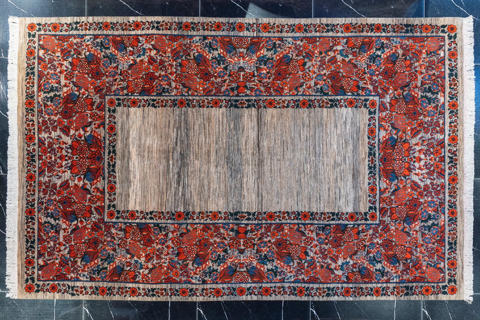 handmade persian carpet code39425 0 - فرش دستباف قشقایی نقشه کف ساده حاشیه گل کد 39425 -  - area-rugs