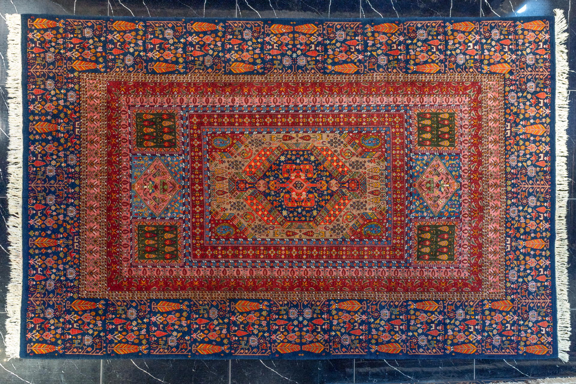 handmade persian carpet code39845 0 1 - فرش دستباف قشقایی نقشه دختران ارمنی کد 39845 -  - area-rugs