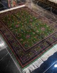 قالیچه دستباف نقشه ستاره ای کرک براق زمینه سبز کد 39940